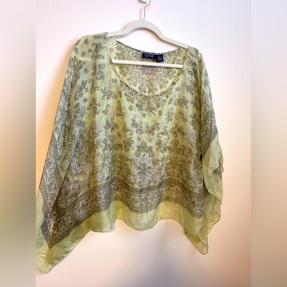 Beautiful 💯 silk paisley print top
